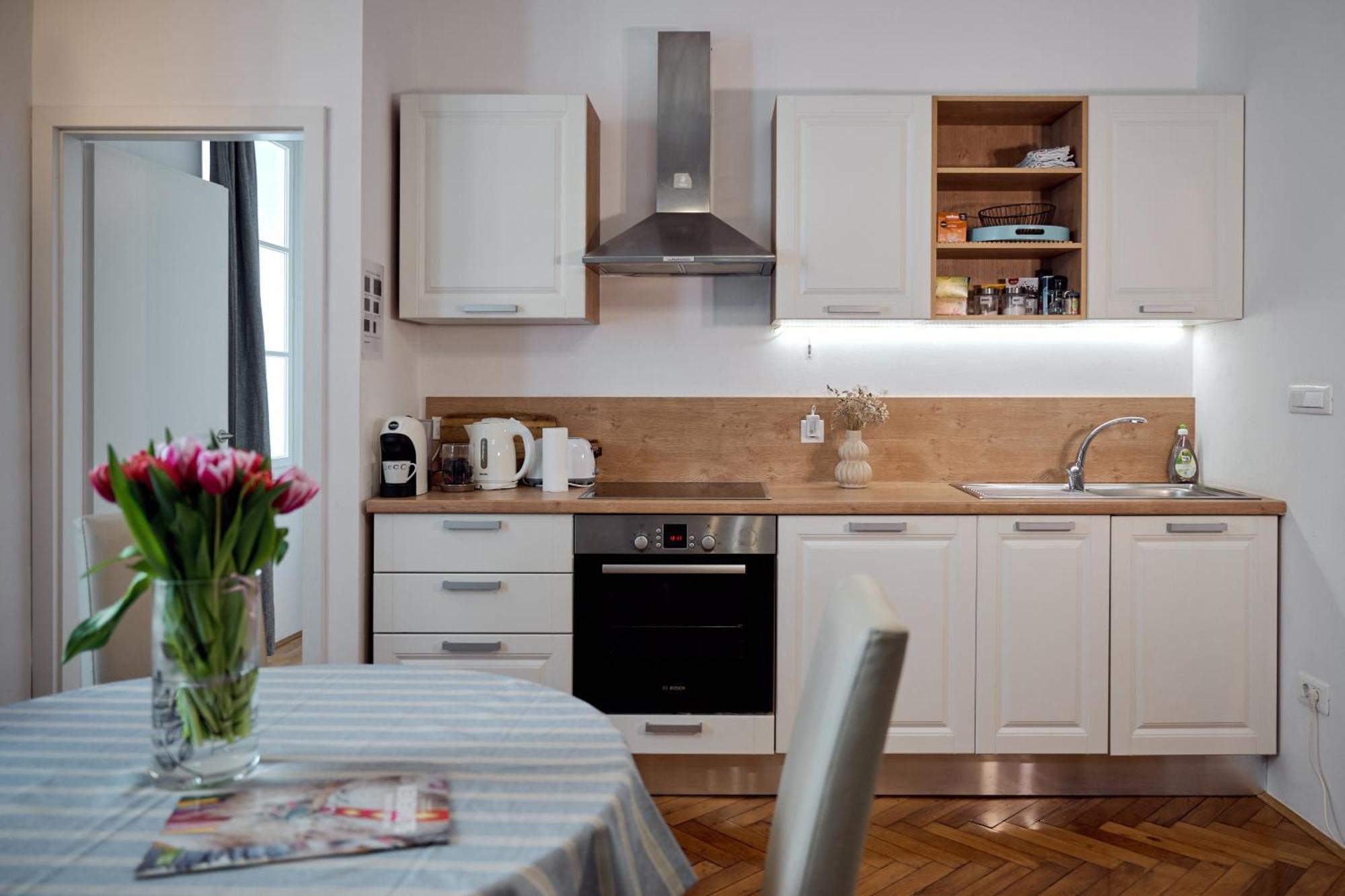 Codelli Deluxe City Centre Apartments Ljubljana Exterior photo